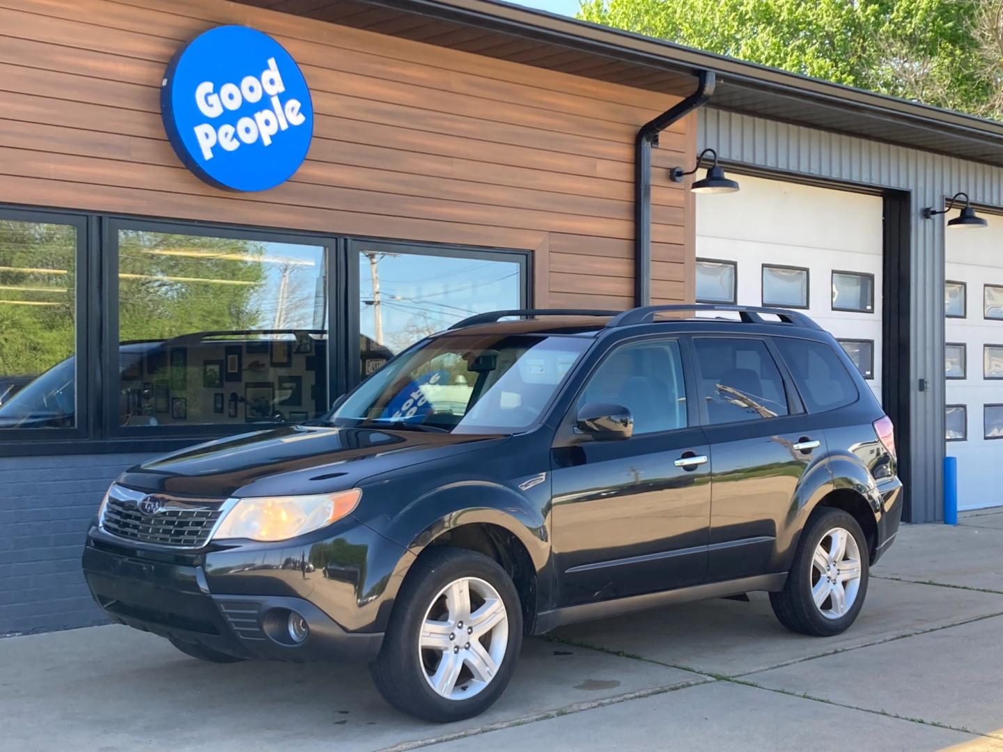 2010 Obsidian Black Subaru Forester 2.5X Limited (JF2SH6DCXAH) with an 2.5L H4 SOHC 16V engine, 4-Speed Aut transmission, located at 1800 South Ihm Blvd, Freeport, IL, 61032, (815) 232-5543, 42.278645, -89.607994 - Forester X Limited 4D SUV - Photo#3